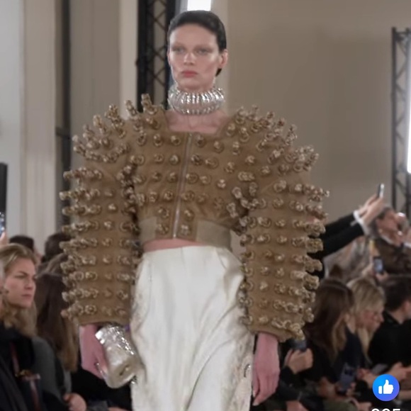 Beige/Taupe Rosettes, Lined, 3/4 Sleeves Cropped Jacket. By Issac Mizrahi. - Picture 11 of 11